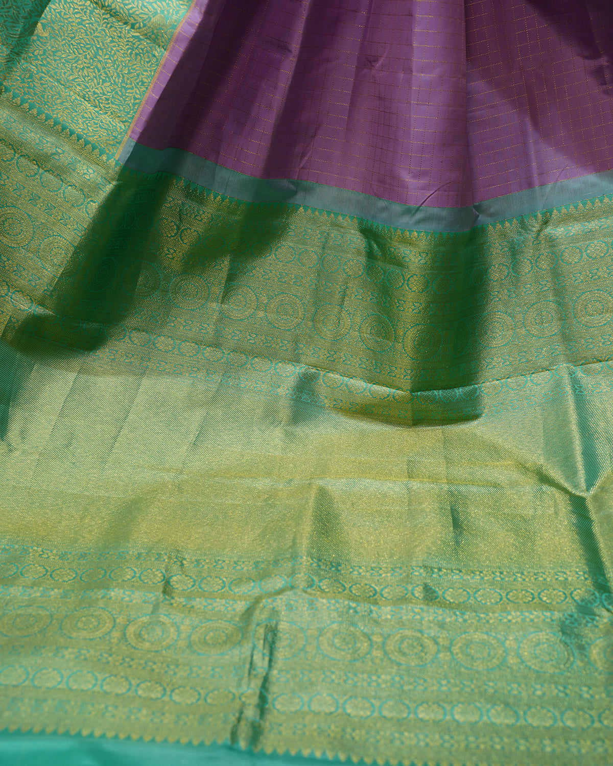 Graceful Lilac Kanjivaram Silk Saree Graceful Lilac Kanjivaram Silk Saree