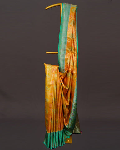 Elegant Green Kanjivaram Silk Saree with Meenakari Weaving Elegant Green Kanjivaram Silk Saree with Meenakari Weaving
