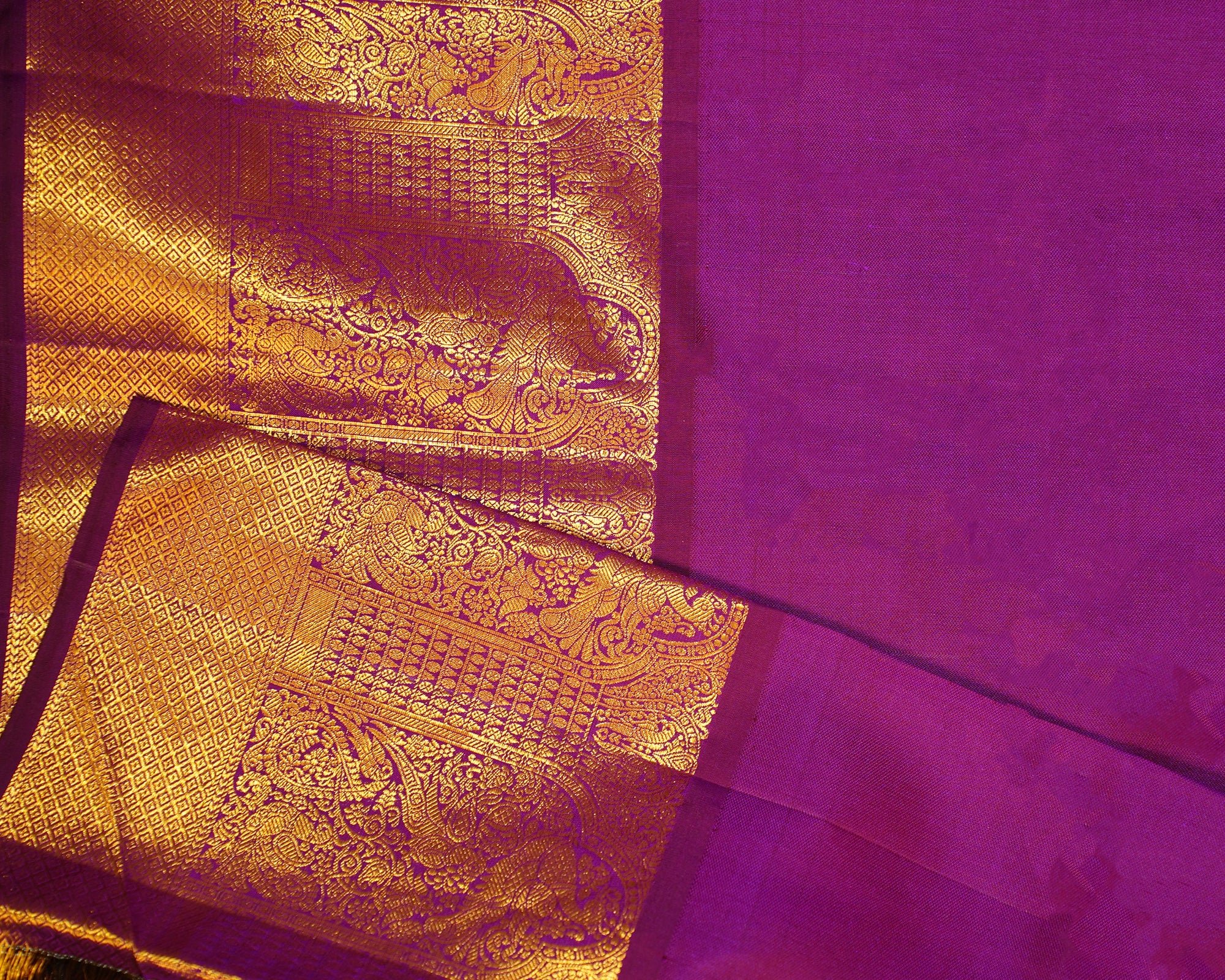 Elegant Grey Kanjivaram Silk Saree with Maroon Contrast Elegant Grey Kanjivaram Silk Saree with Maroon Contrast