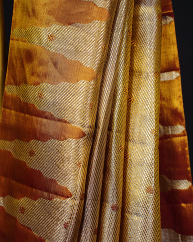 Elegant Gold Tissue Kanjivaram Saree with Red Butta Weaving Elegant Gold Tissue Kanjivaram Saree with Red Butta Weaving