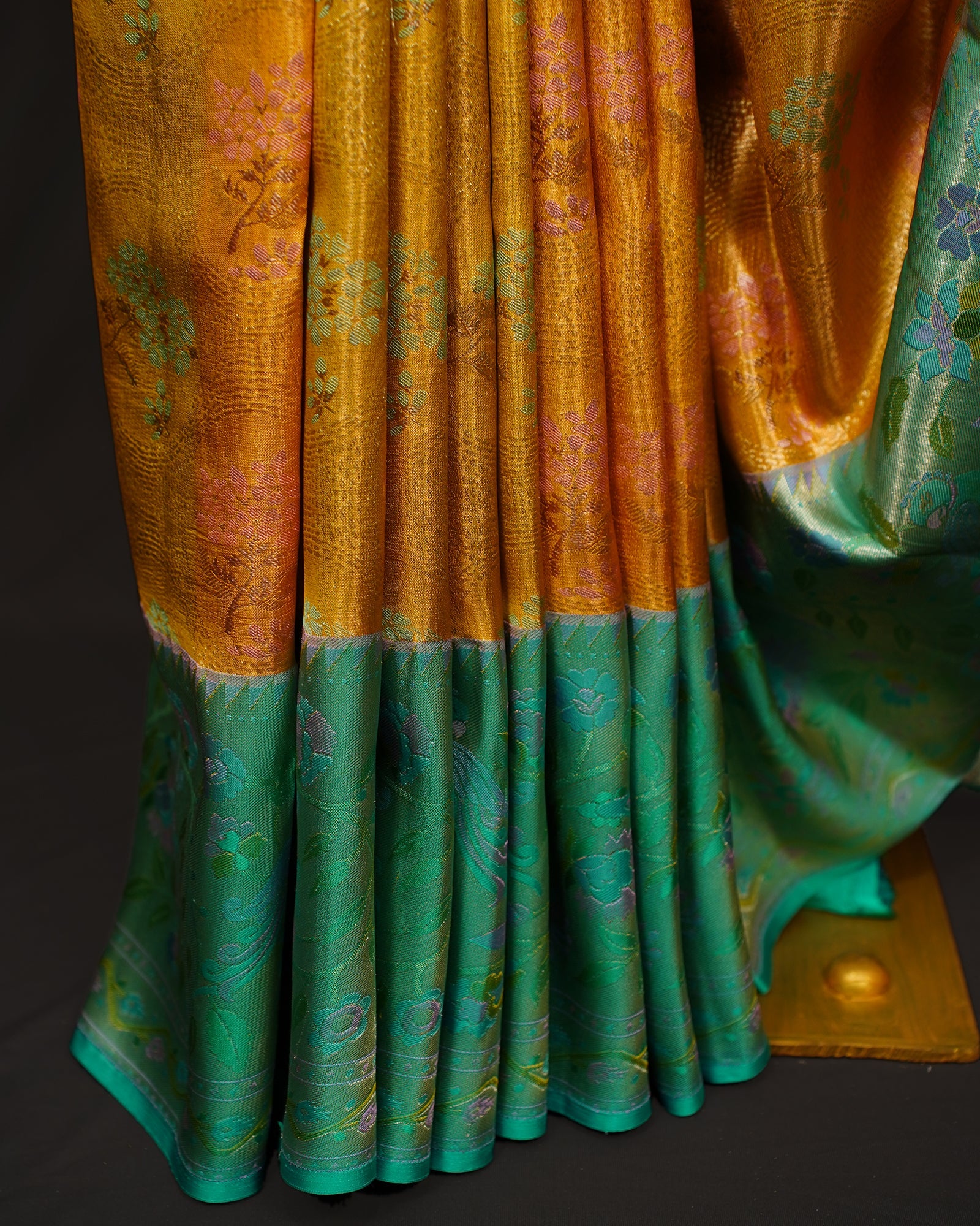 Elegant Green Kanjivaram Silk Saree with Meenakari Weaving