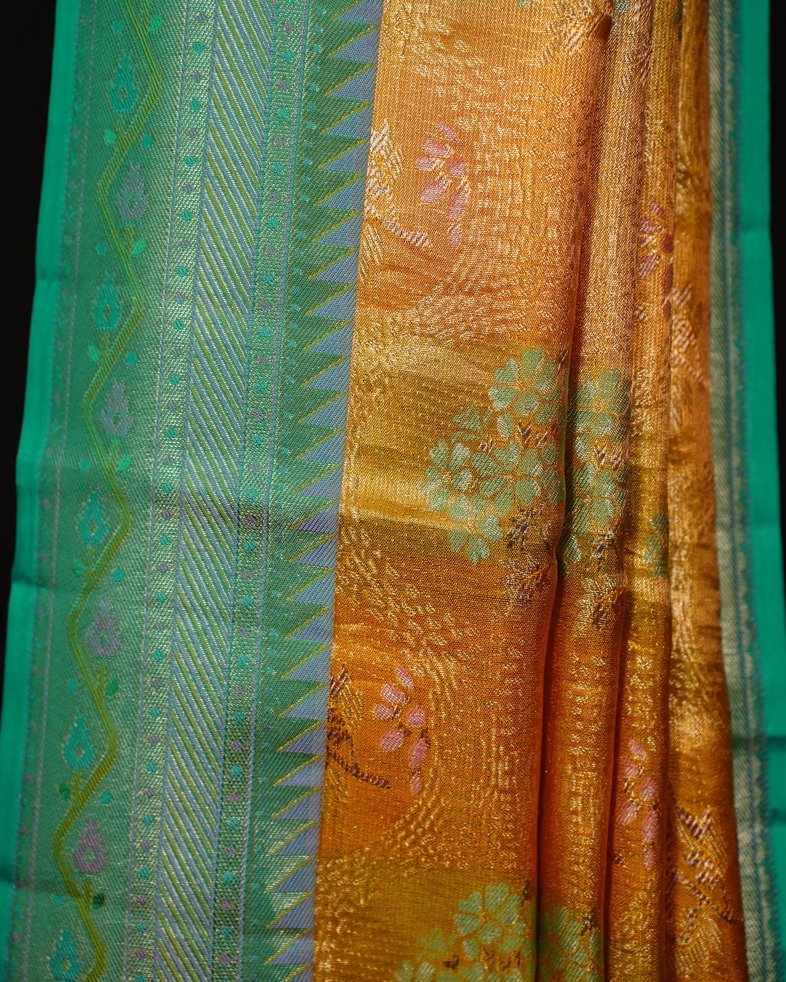 Elegant Green Kanjivaram Silk Saree with Meenakari Weaving